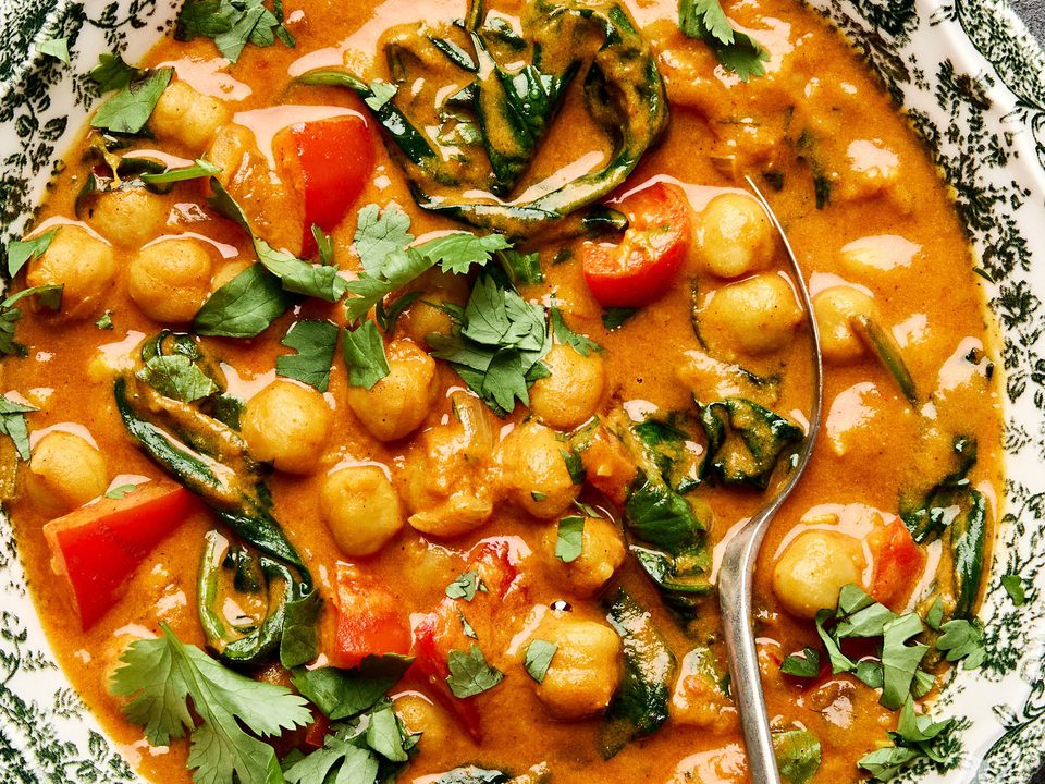 Curry de Năut cu Lapte de Cocos și Orez Brun