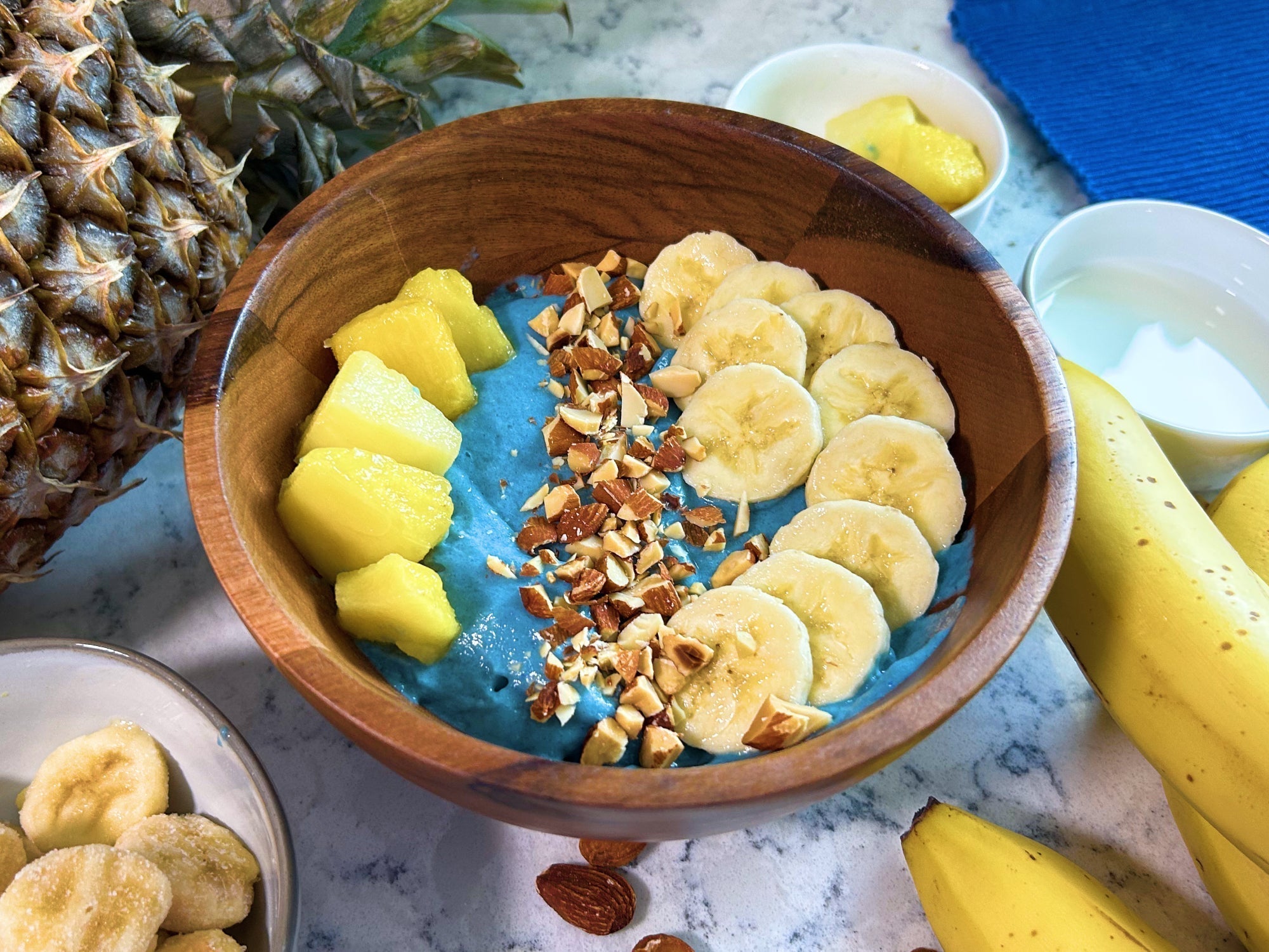 Smoothie Bowl cu Spirulină și Superfoods