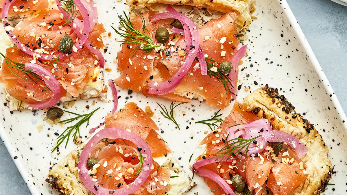 Tartecu Somon Afumat și Cremă de Brânză