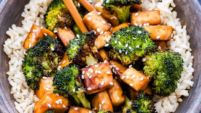 Tofu Teriyaki cu Broccoli
